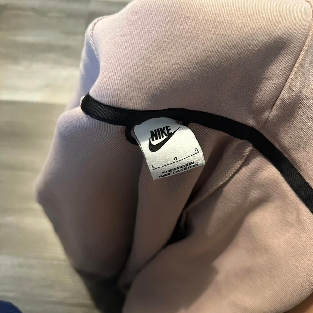 Nike Tech Women's Size L Pink Zip-Up cropped Hoodie Fleece pockets